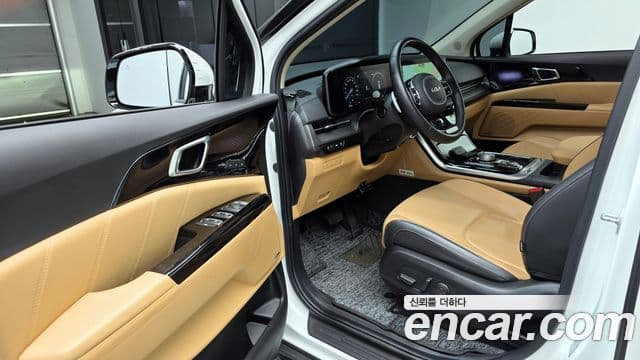 Kia Carnival 2023 — ფოტო 10/20