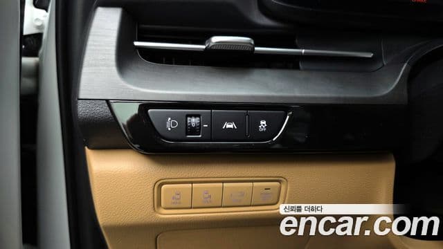 Kia Carnival 2023 — ფოტო 17/20