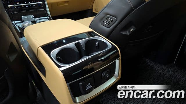 Kia Carnival 2023 — ფოტო 18/20