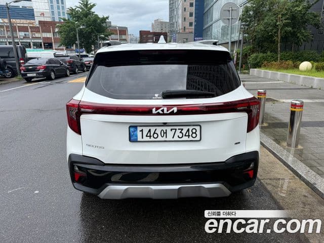 Kia Seltos 2022 — ფოტო 3/20