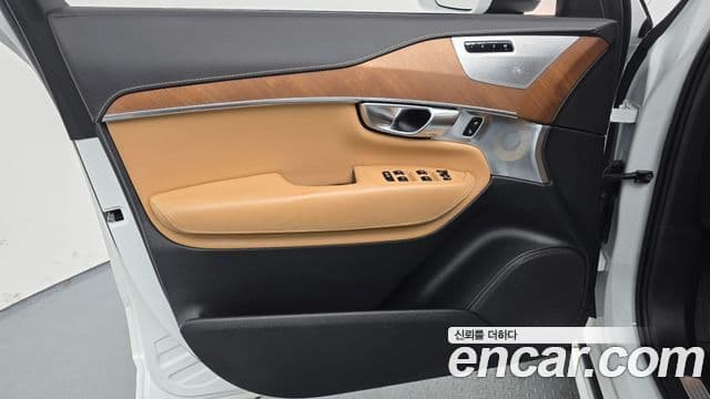 Volvo XC90 2019 — Photo 6/33