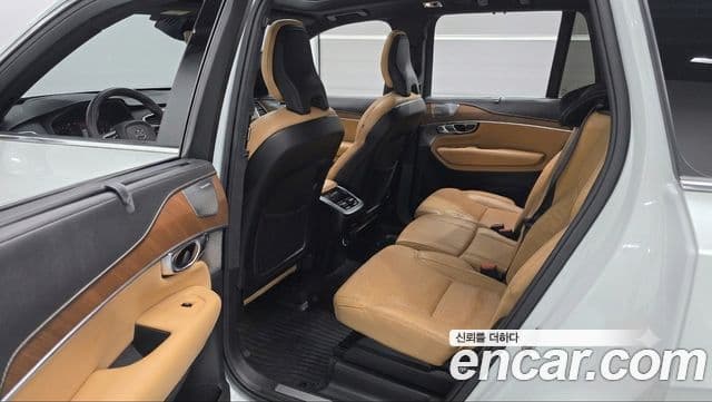 Volvo XC90 2019 — Photo 33/33