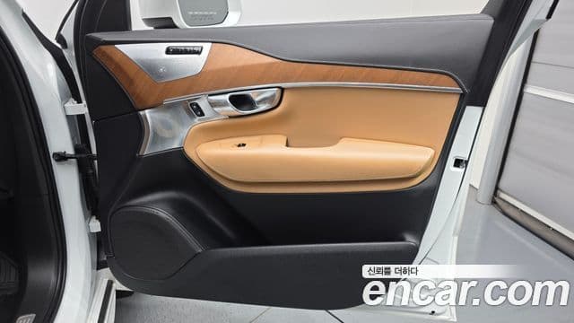 Volvo XC90 2019 — Photo 22/33
