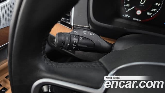 Volvo XC90 2019 — Photo 8/33