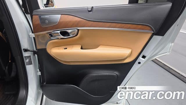 Volvo XC90 2019 — Photo 17/33