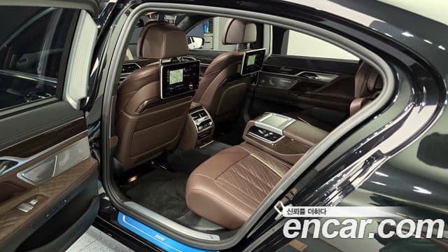 BMW 7 Series 2022 — ფოტო 11/20