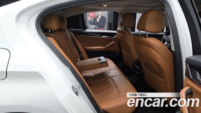 BMW 5 Series 2018 — ფოტო 11/20