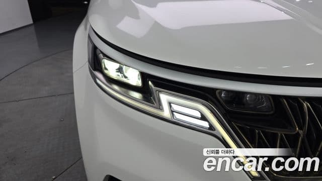 Kia Carnival 2023 — ფოტო 21/35