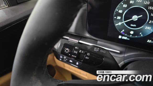 Kia Carnival 2023 — ფოტო 23/35