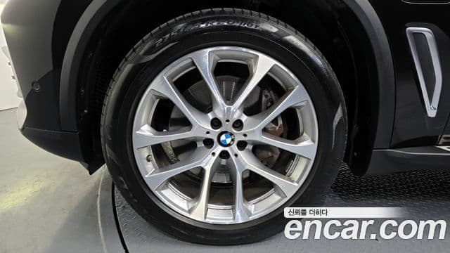 BMW X5 2021 — Photo 8/20