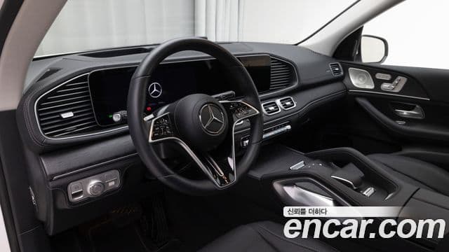 Mercedes-Benz GLE-Class 2025 — Photo 10/20