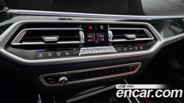BMW X7 2020 — ფოტო 16/20