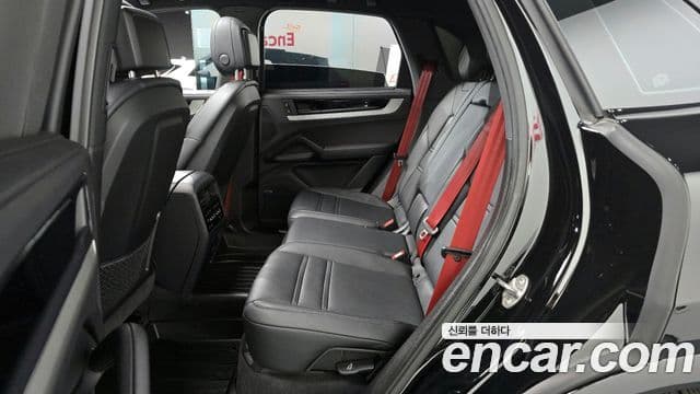 Porsche Cayenne 2024 — фото 12 из 20
