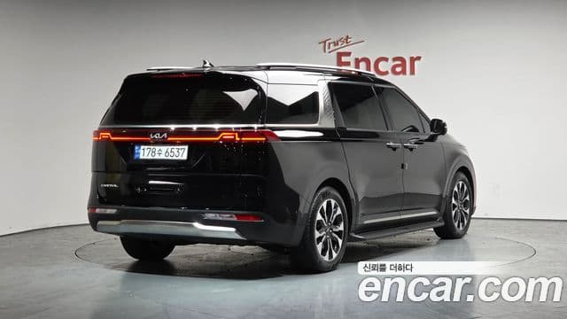 Kia Carnival 2022 — ფოტო 2/20