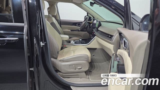 Kia Carnival 2023 — ფოტო 12/20