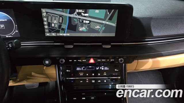 Kia Carnival 2021 — ფოტო 14/20