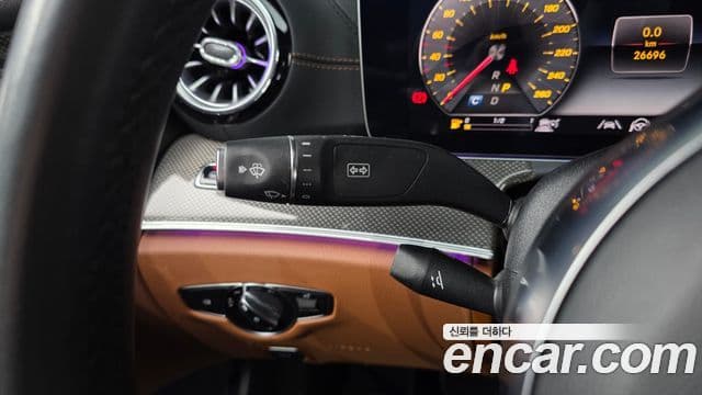 Mercedes-Benz E-Class 2020 — ფოტო 19/20