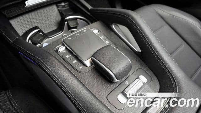 Mercedes-Benz GLE-Class 2024 — Photo 16/20