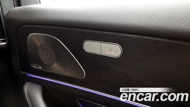 Mercedes-Benz GLE-Class 2024 — Photo 8/20
