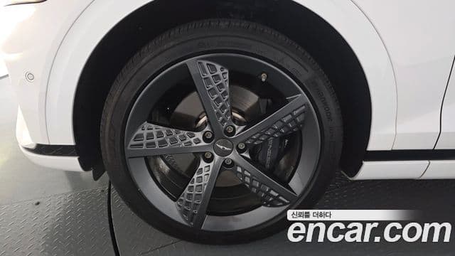 Genesis GV70 2021 — ფოტო 5/20