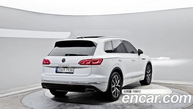 Volkswagen Touareg 2023 — Şəkil 7/20