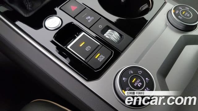 Volkswagen Touareg 2023 — Şəkil 17/20