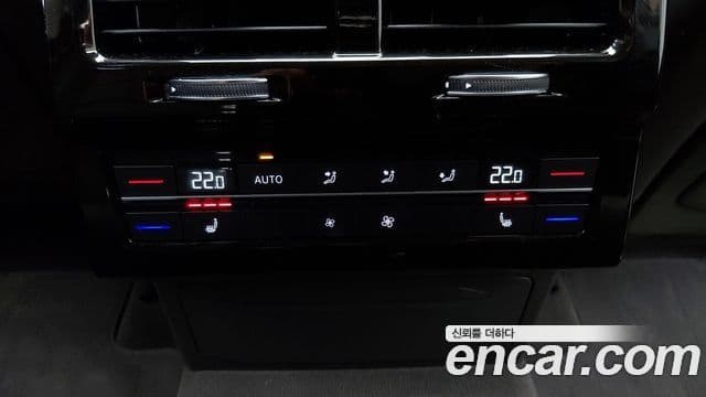 Volkswagen Touareg 2023 — Şəkil 16/20