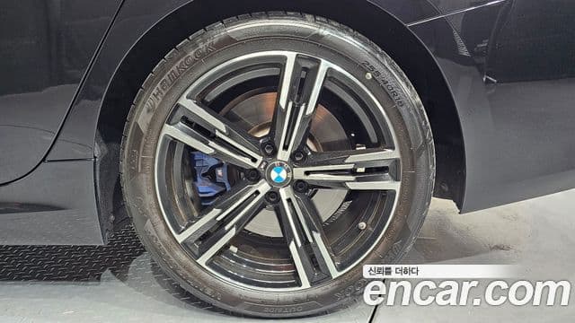 BMW 3 Series 2023 — Photo 23/33