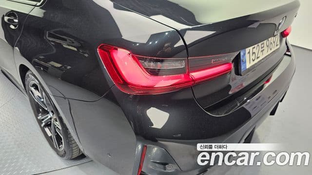 BMW 3 Series 2023 — Photo 27/33