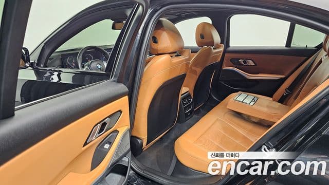 BMW 3 Series 2023 — Photo 16/33