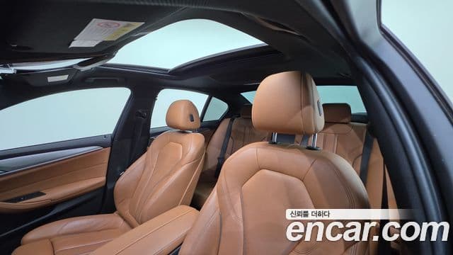 BMW 5 Series 2018 — Фото 12/20