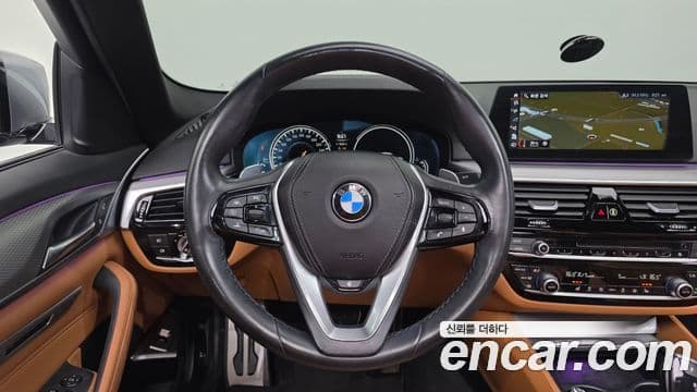 BMW 5 Series 2018 — Фото 16/20