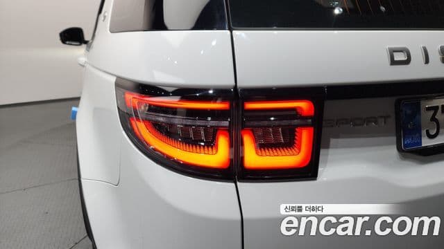 Land Rover Discovery Sport 2022 — Photo 18/36