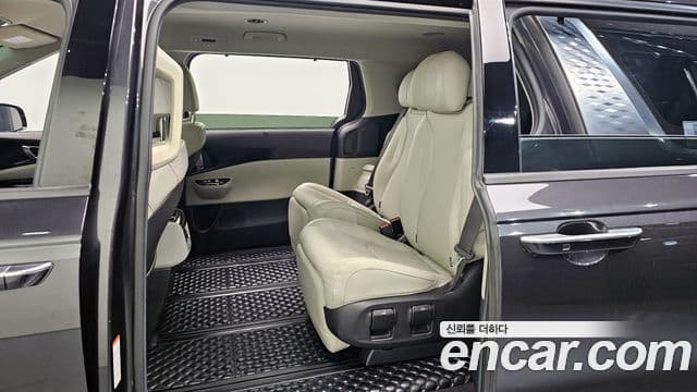 Kia Carnival 2020 — Фото 12/20
