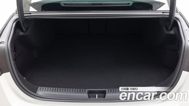 Mercedes-Benz E-Class 2025 — ფოტო 11/20