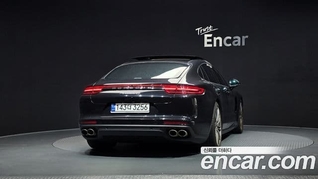 Porsche Panamera 2018 — ფოტო 4/20