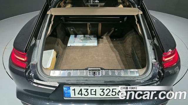 Porsche Panamera 2018 — Photo 17/38