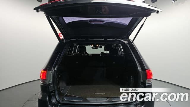 Jeep Grand Cherokee 2018 — Şəkil 19/20