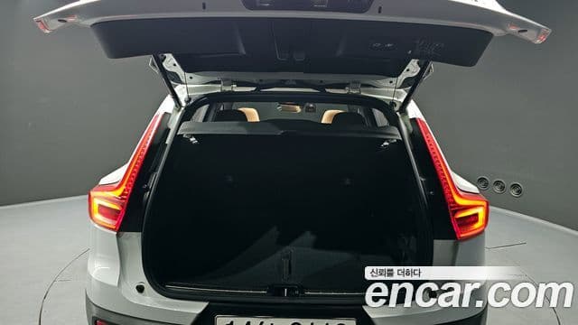 Volvo XC40 2019 — Şəkil 20/20