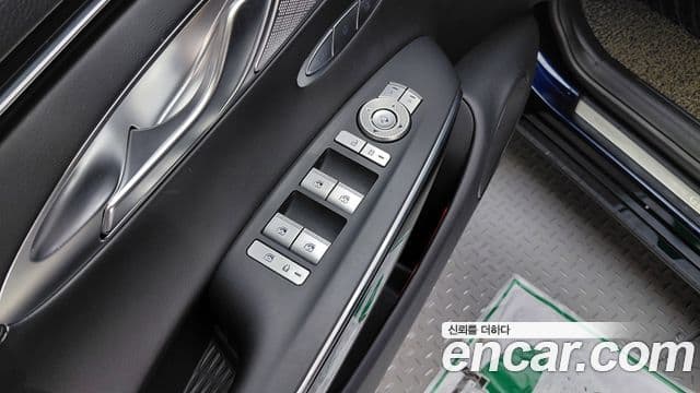 Genesis GV70 2021 — ფოტო 18/20