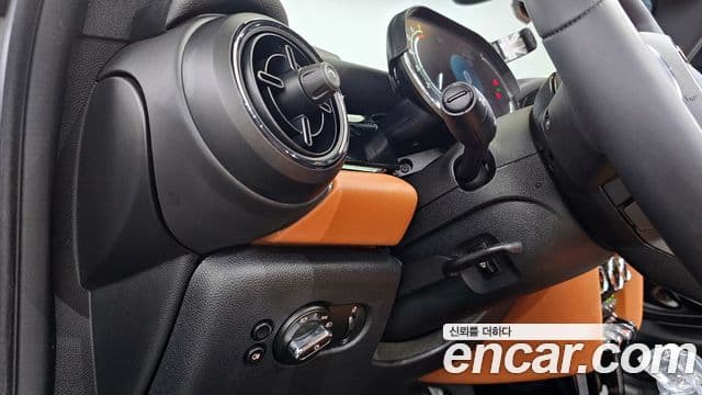 Mini Cooper S Convertible 2023 — ფოტო 15/18