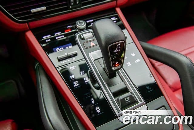 Porsche Cayenne 2022 — Şəkil 17/20