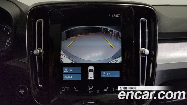 Volvo XC40 2021 — Şəkil 14/20