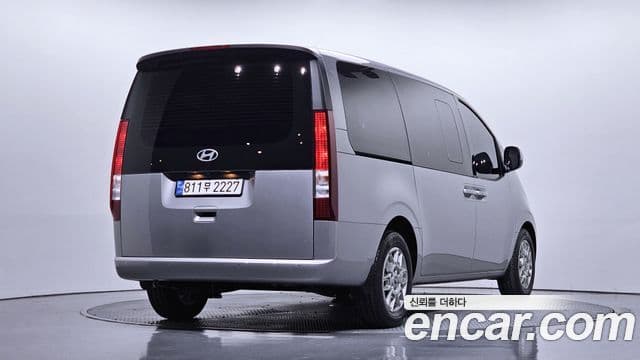 Hyundai Staria 2025 — Фото 2/20