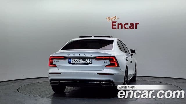 Volvo S60 2021 — ფოტო 4/20