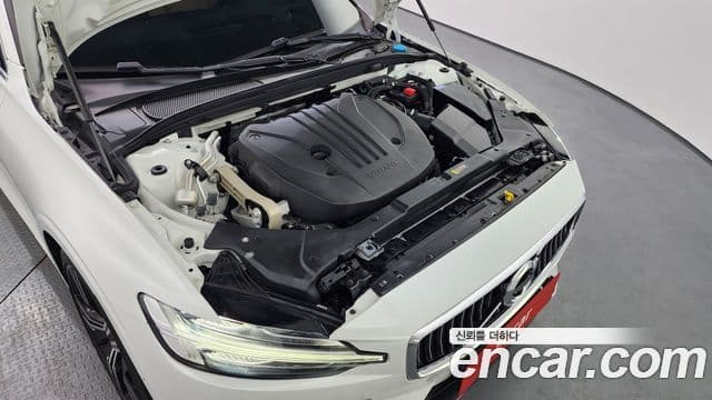 Volvo S60 2021 — ფოტო 6/20