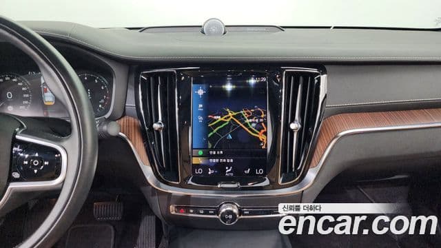 Volvo S60 2021 — ფოტო 12/20