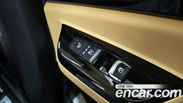 Kia Carnival 2021 — ფოტო 19/20