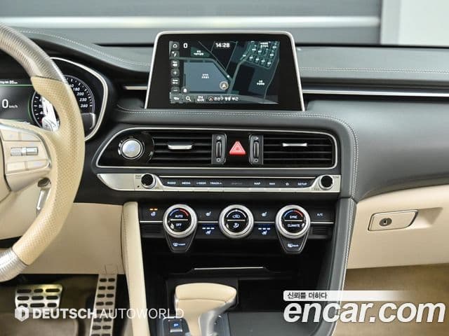 Genesis G70 2018 — ფოტო 14/20