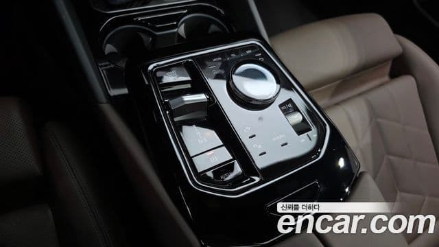 BMW 5 Series 2024 — фото 9 из 20